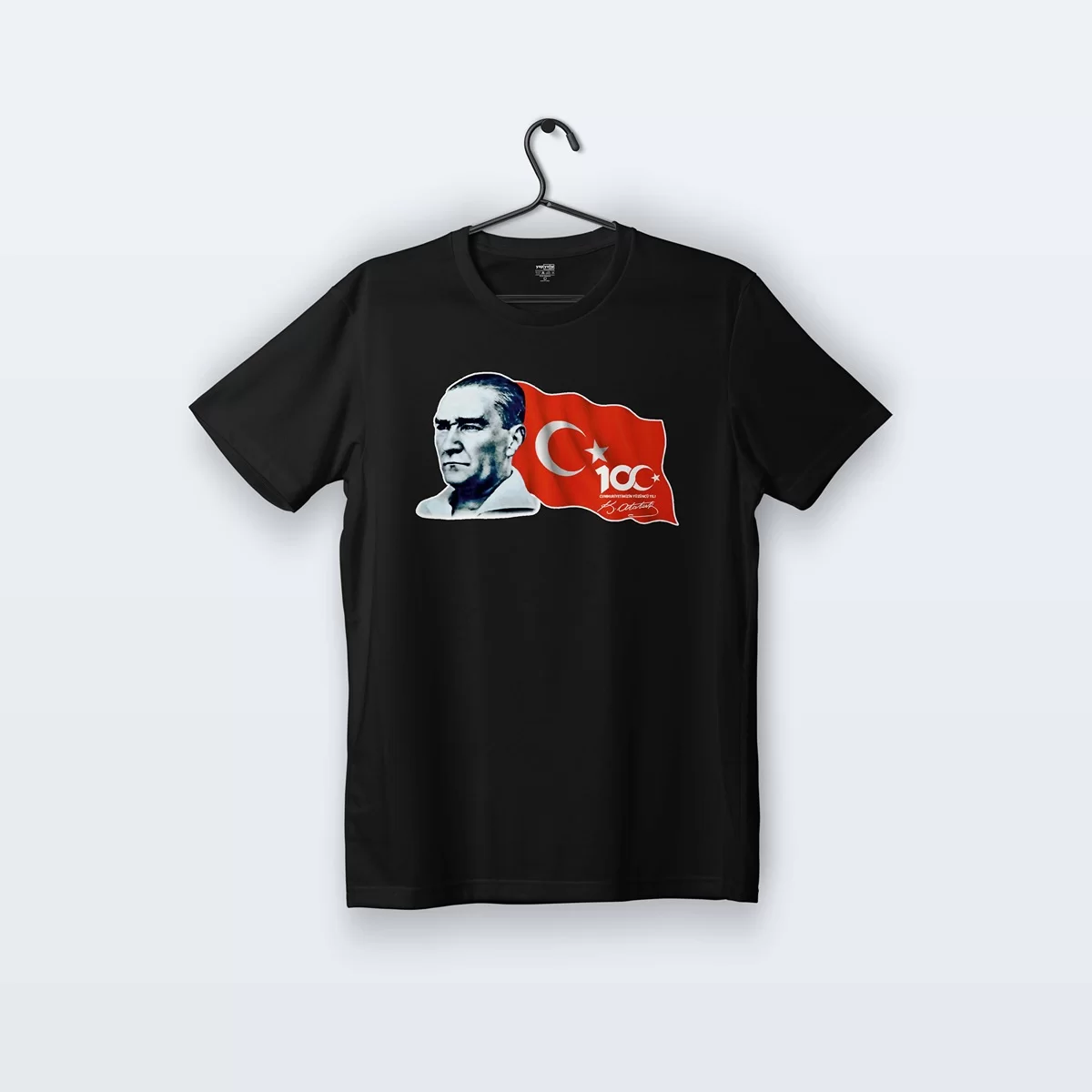 Atatürk 100. Yıl Bayraklı Baskılı Siyah Tişört